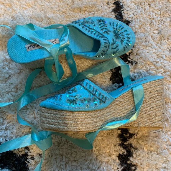 Beaded Blue Wrap Wedges, size 8 - Picture 3 of 4